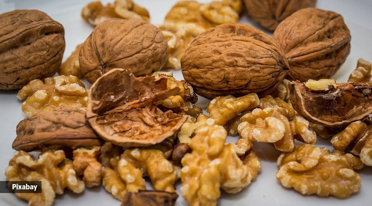 Walnuts contain antioxidants and polyphenols, which have anti-inflammatory effects.